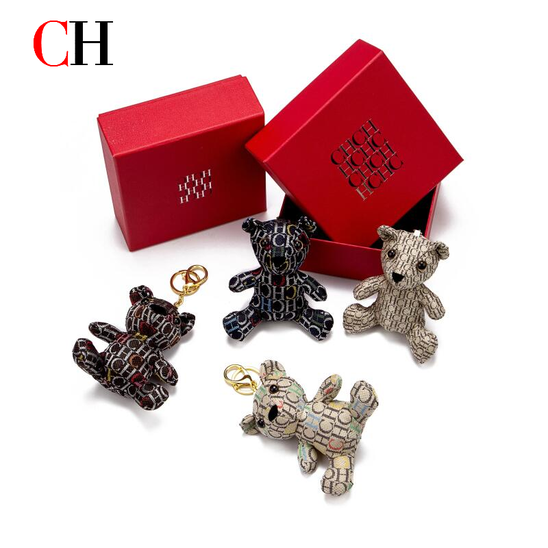 Monogram Keychain Leather - Chaveiro de pelúcia CH Bear com