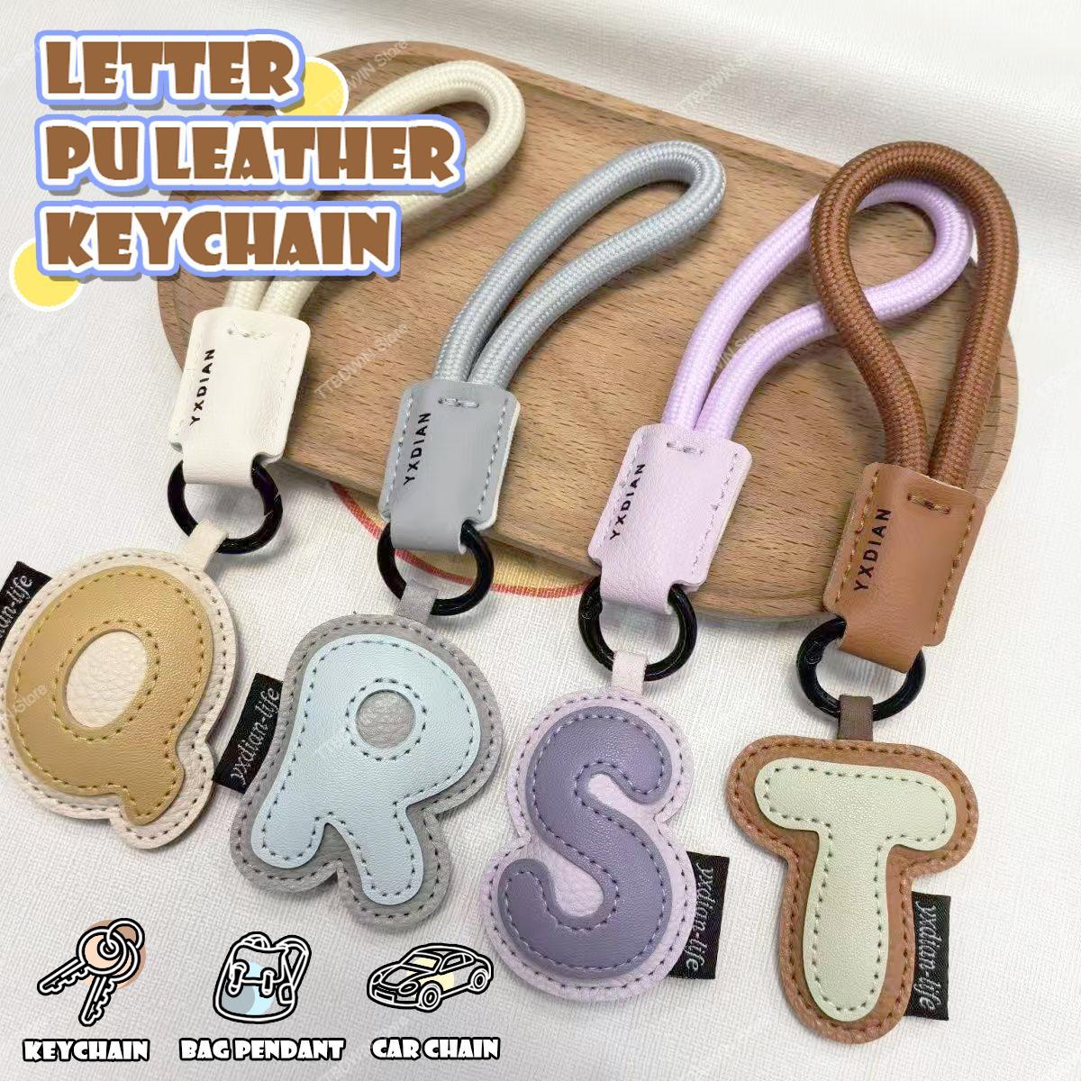 Monogram Keychain Leather - Chaveiro de Couro PU com 26