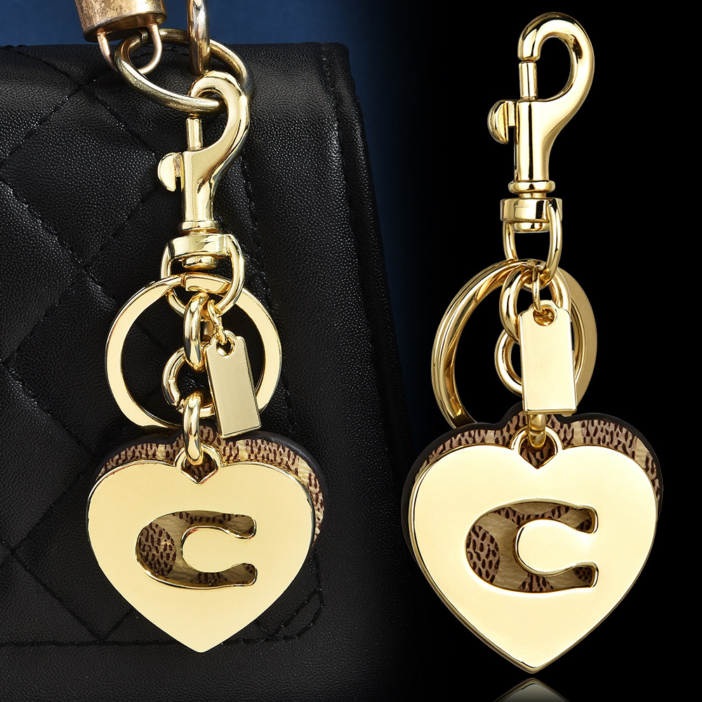 Pingente de Bolsa de Luxo em C - Monogram Keychain Leather avaliação e preço