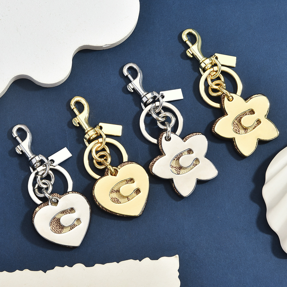 Pingente de Bolsa de Luxo em C - Monogram Keychain Leather avaliação e preço