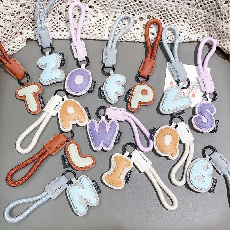 Chaveiro de Couro PU com 26 Le - Monogram Keychain Leather avaliação e preço