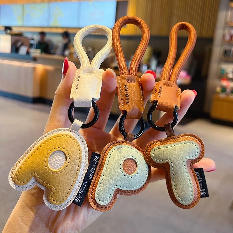 Chaveiro de Couro PU com 26 Le - Monogram Keychain Leather avaliação e preço