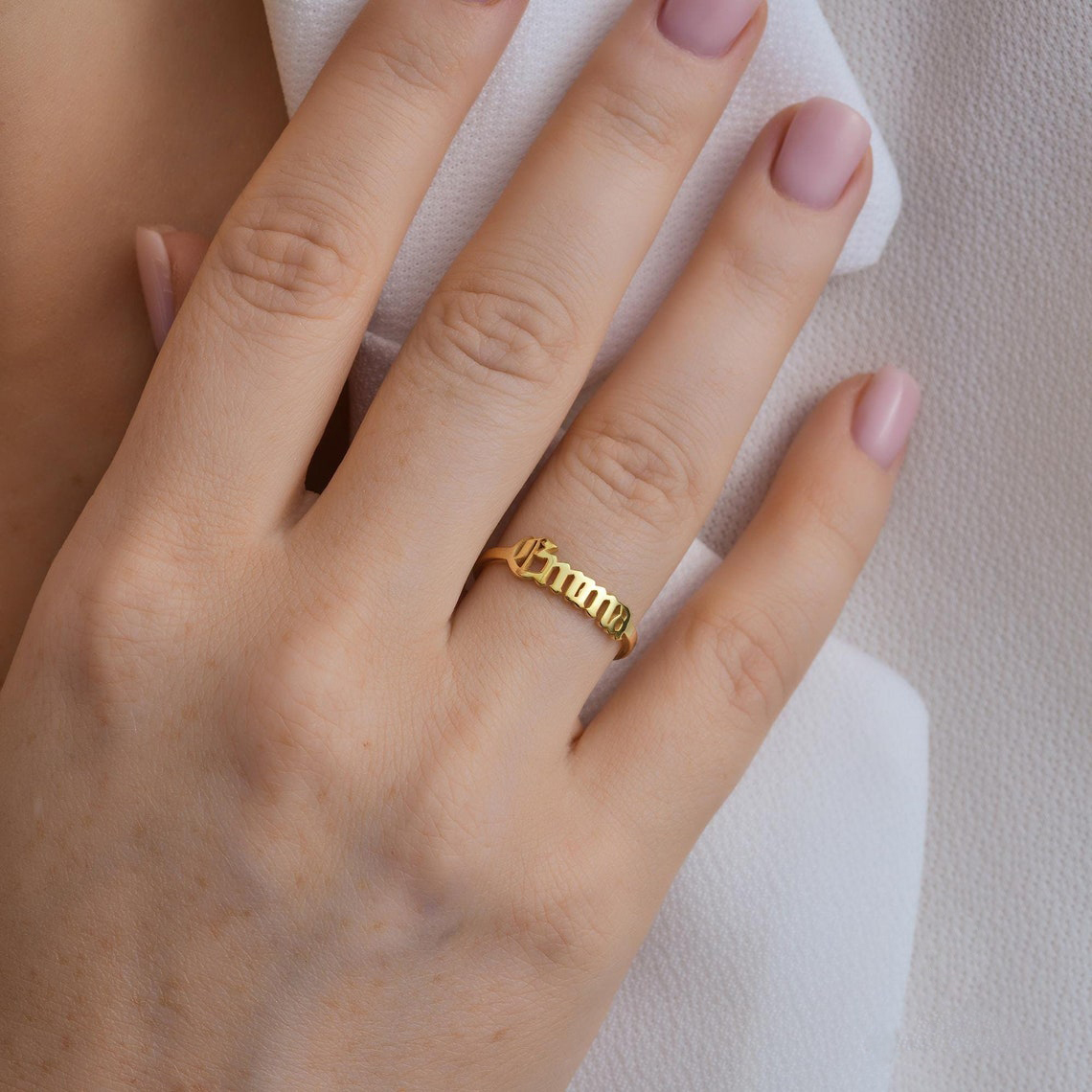 Anel de ouro personalizado fem - Initial Ring Custom avaliação e preço