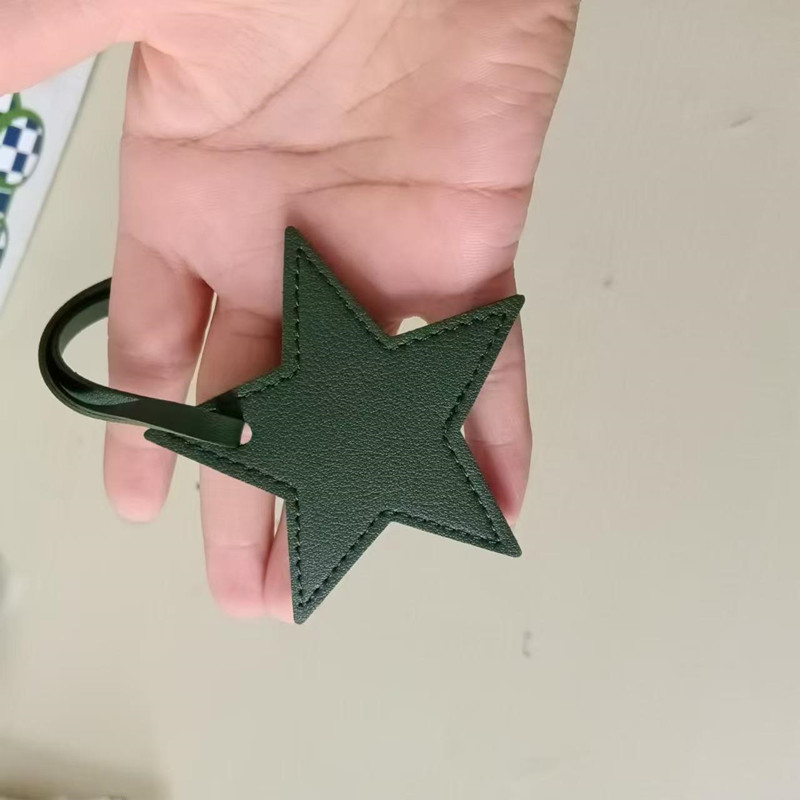Iniciais estrela de cinco pont - Monogram Keychain Leather avaliação e preço